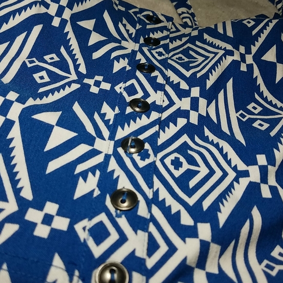 Blue & white Aztec print crop top - Picture 2 of 3
